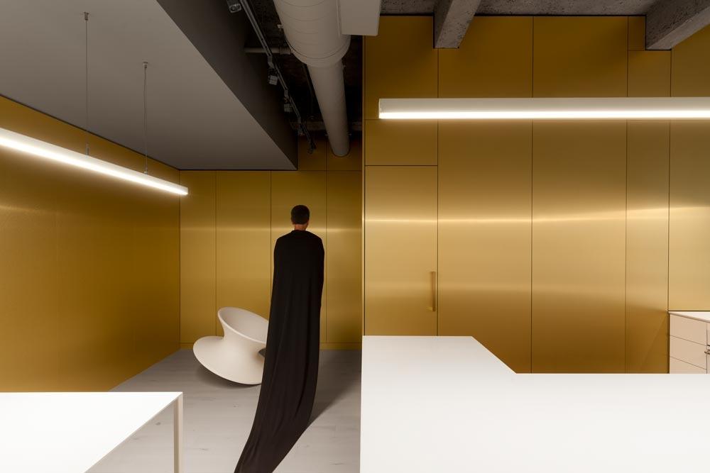 IN_3-7 Restroom linear LED lighting